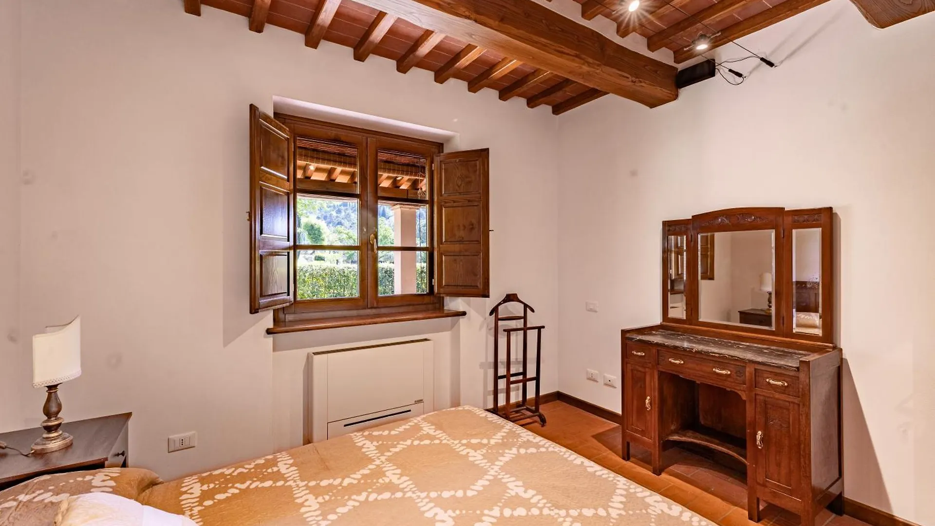 Villa Vittoriano - Surrounded By Nature - Happy Rentals Camaiore Apartment