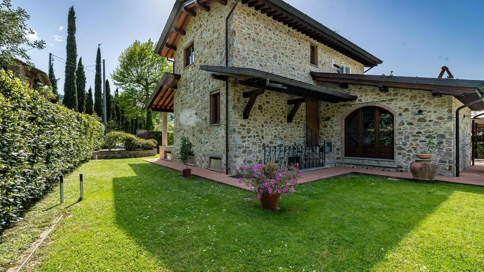 Villa Vittoriano - Surrounded By Nature - Happy Rentals Camaiore Apartment