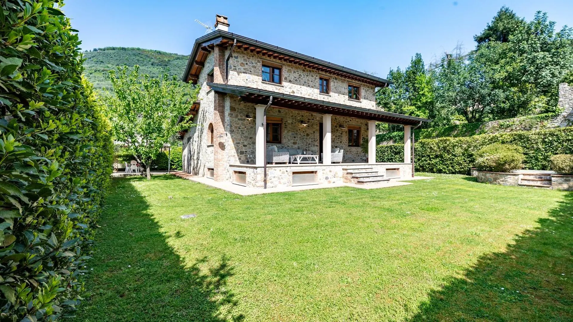 Villa Vittoriano - Surrounded By Nature - Happy Rentals contacts