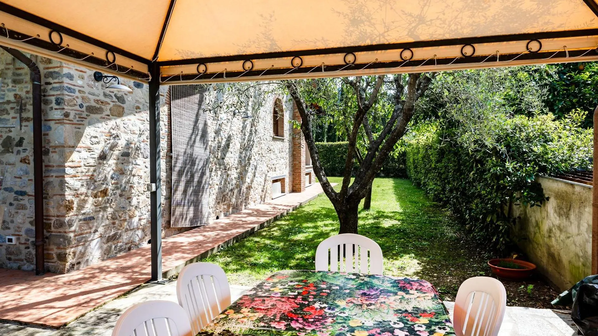 Villa Vittoriano - Surrounded By Nature - Happy Rentals Camaiore Italy